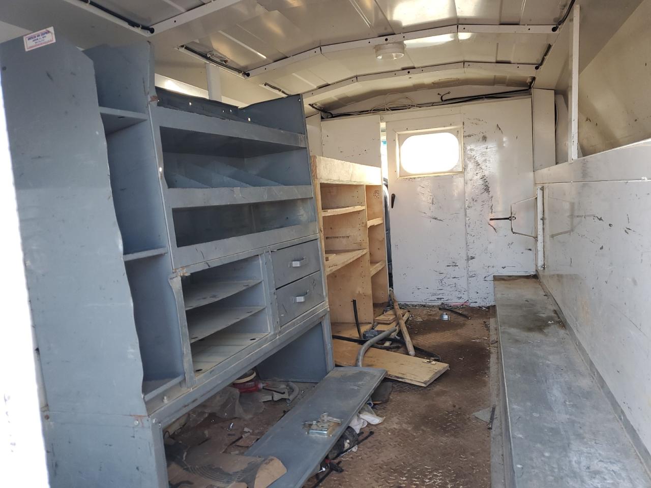 Ford E-350 E350 Super Duty Cutaway Van Image 10