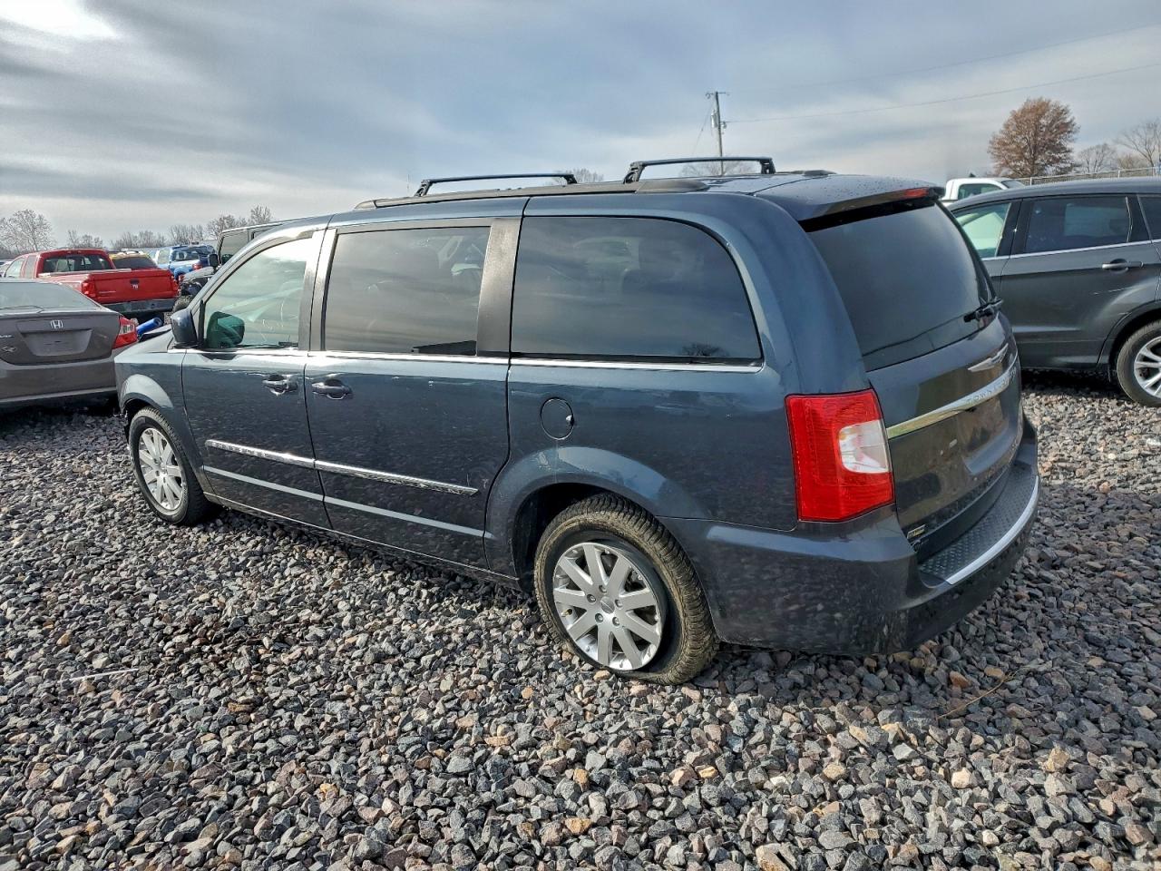 Chrysler Minivan Touring Image 7