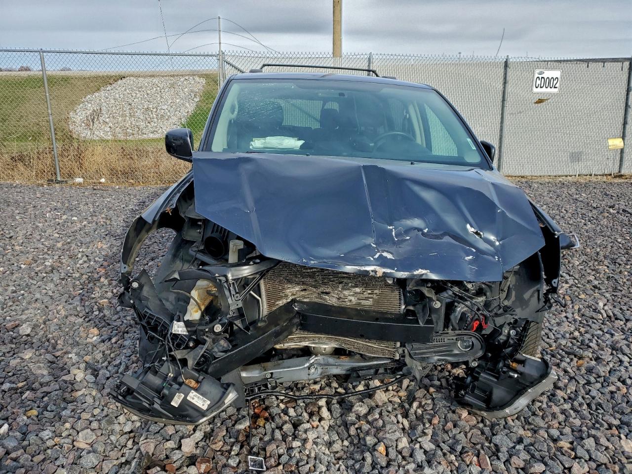 Chrysler Minivan Touring Image 11