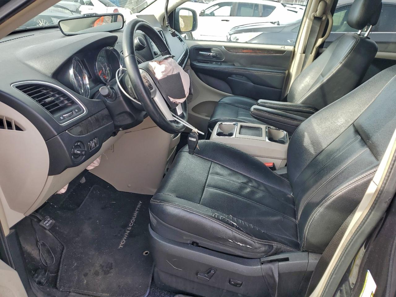 Chrysler Minivan Touring Image 2