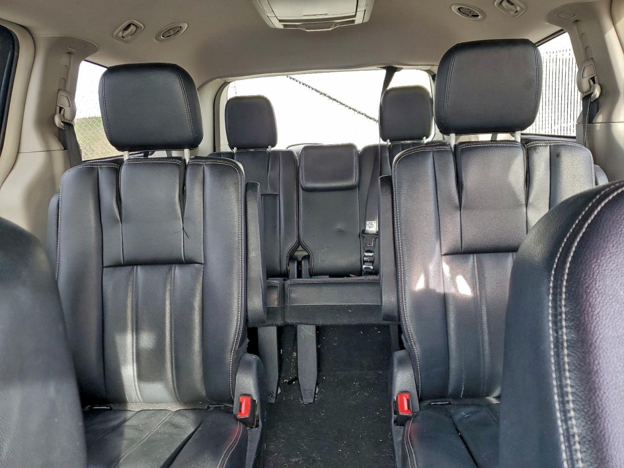 Chrysler Minivan Touring Image 14