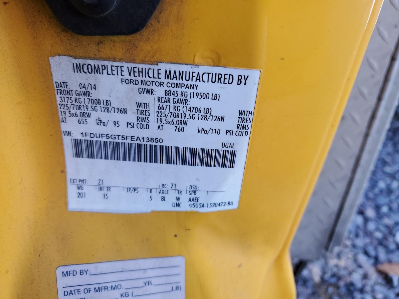 Ford F-550 Super Duty Image 4