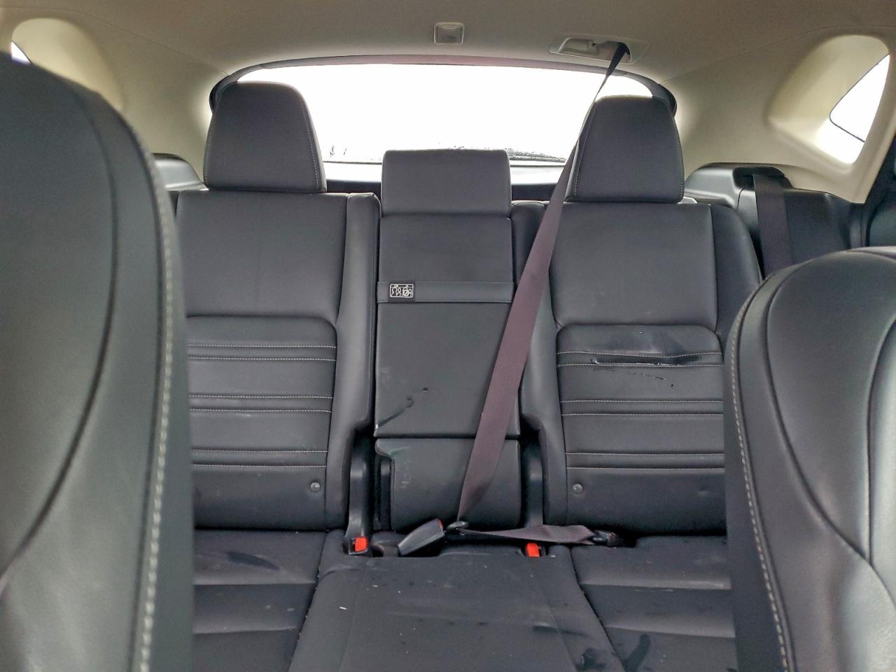 Lexus NX 200t Base Image 9