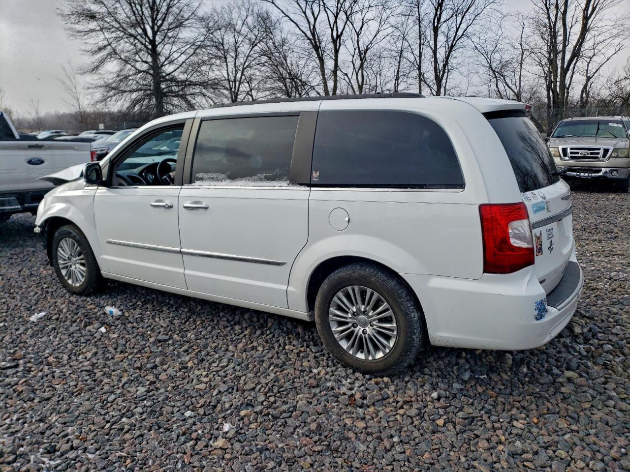 Chrysler Minivan Touring L Image 4