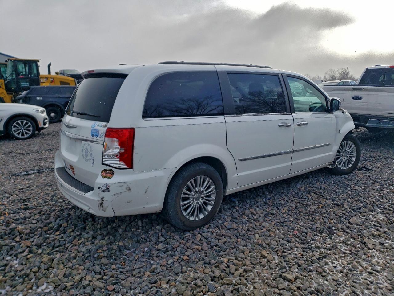 Chrysler Minivan Touring L Image 3