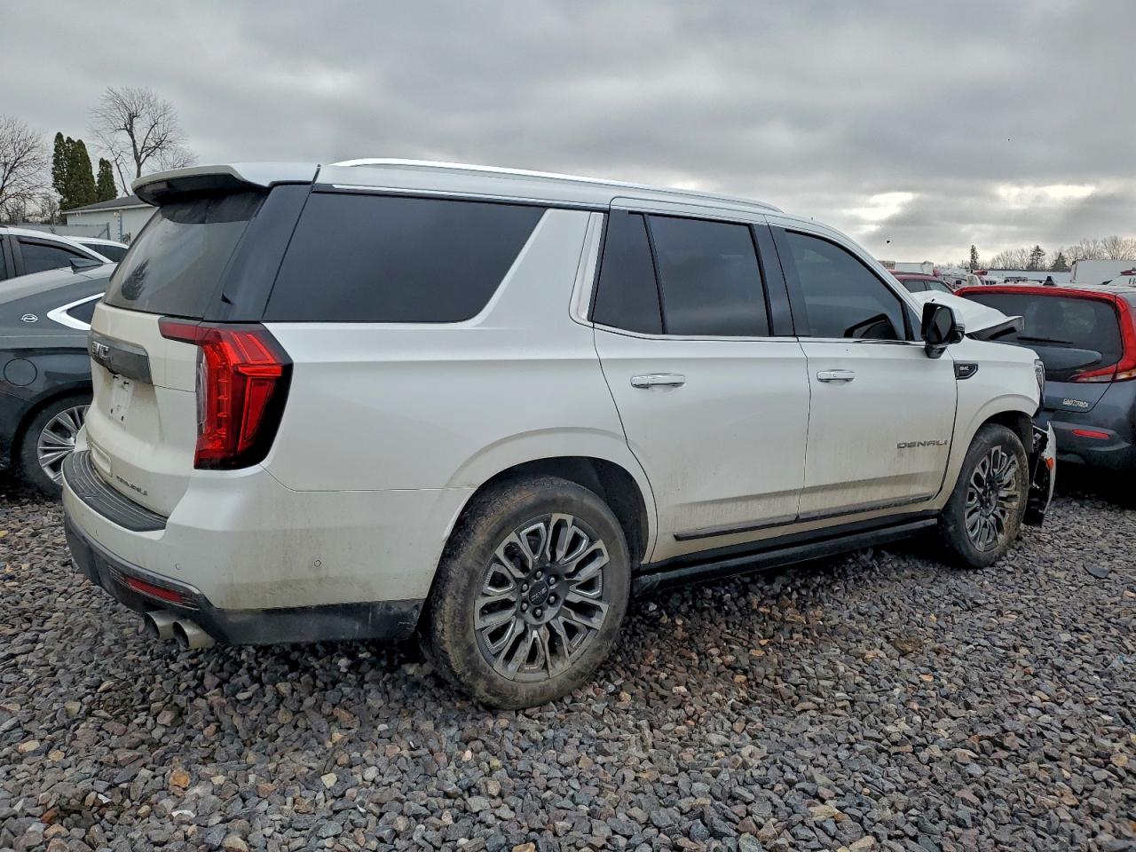GMC Yukon Denali Ultimate Image 9