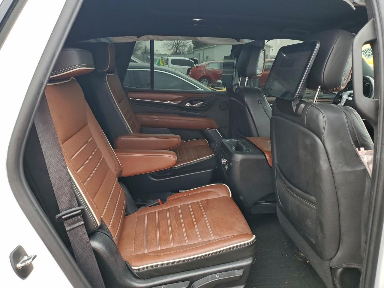 GMC Yukon Denali Ultimate Image 4