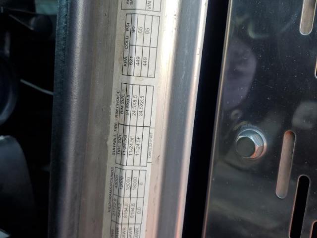 Peterbilt 377 Image 2