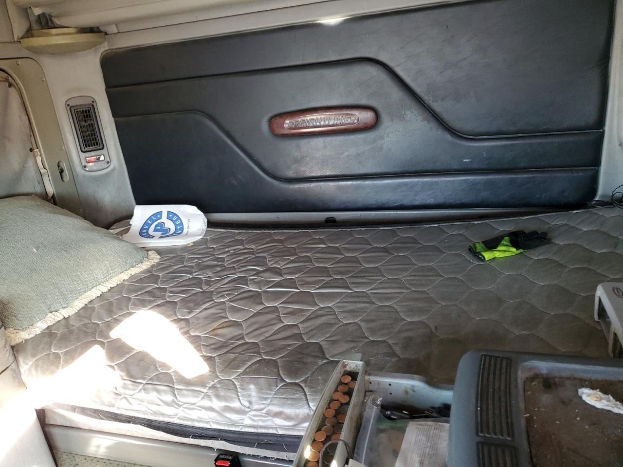 Freightliner Convention Flc120 Image 5