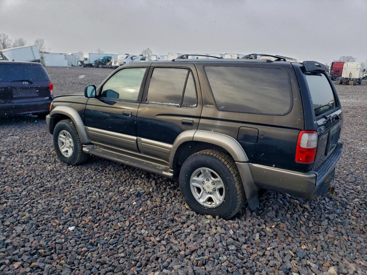 Toyota 4Runner Limited Image 3