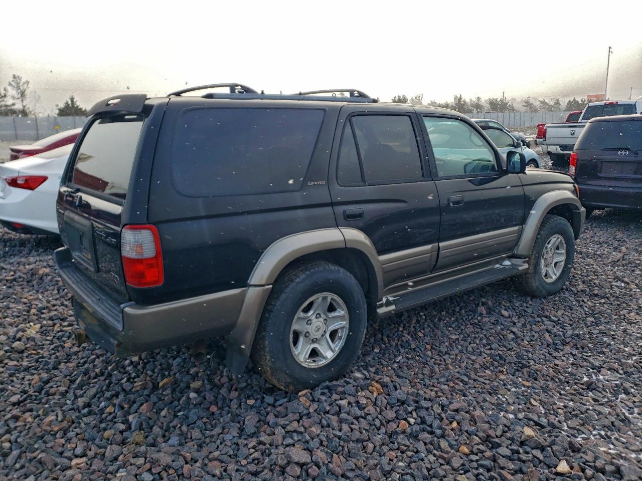 Toyota 4Runner Limited Image 2