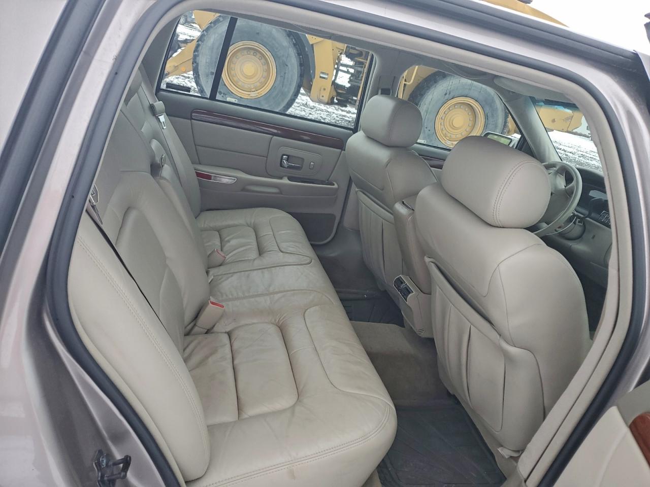 Cadillac DeVille Image 12