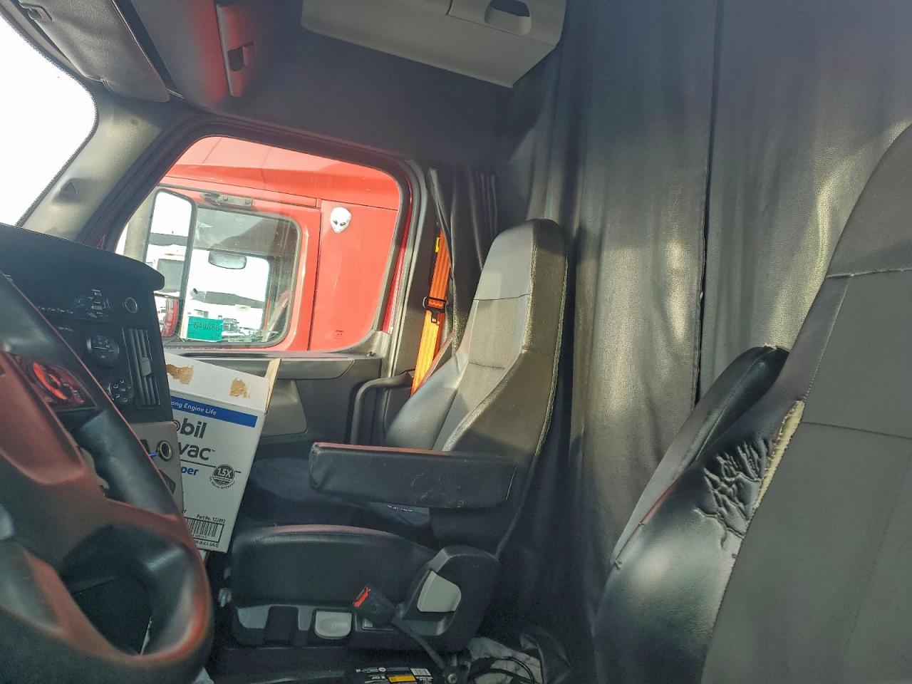 Freightliner Cascadia 1 Image 8