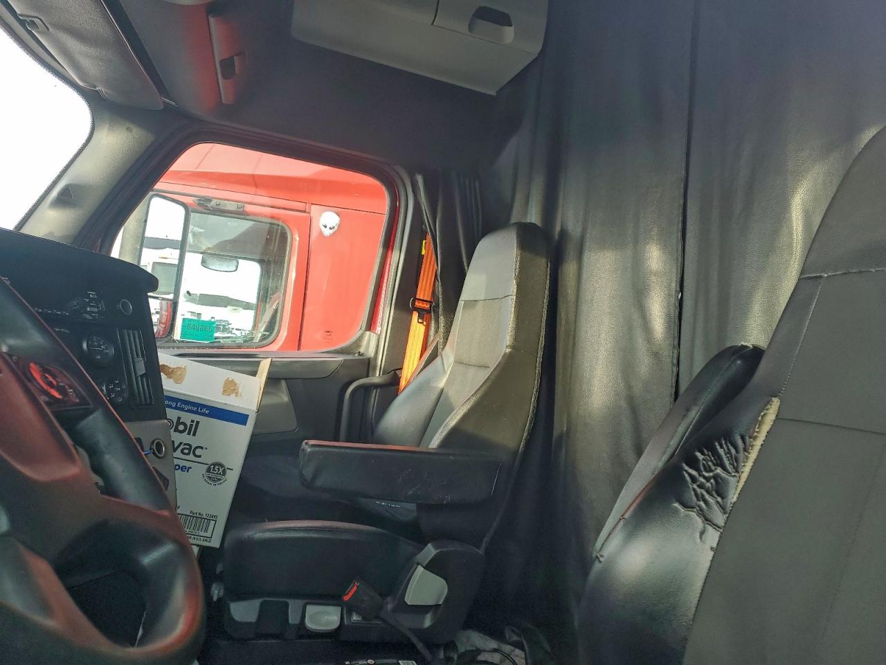 Freightliner Cascadia 1 Image 9