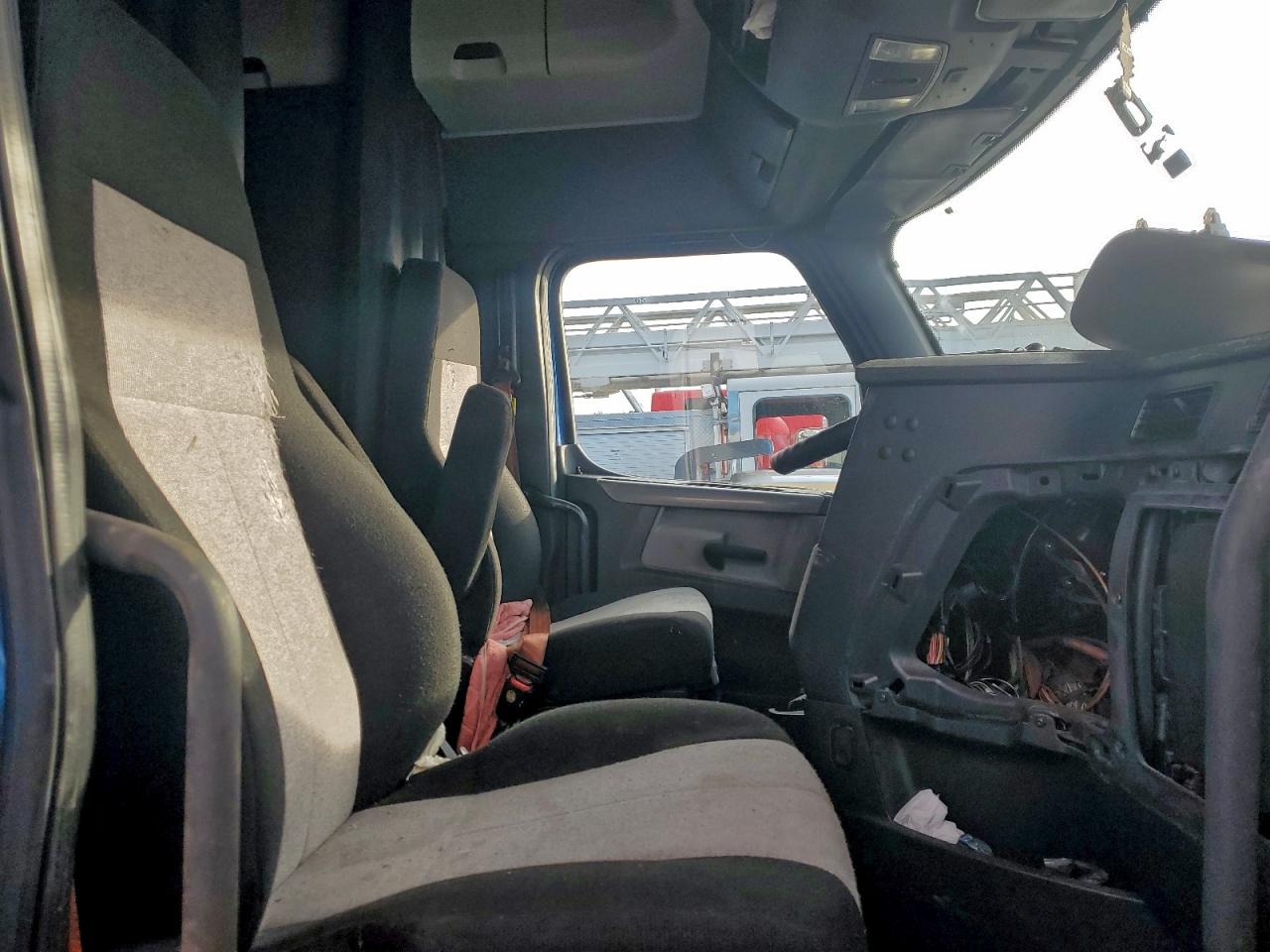 Freightliner Cascadia 1 Image 3