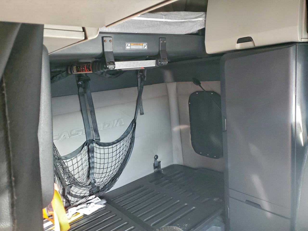 Freightliner Cascadia 1 Image 6