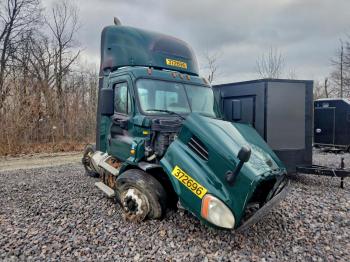  Salvage Freightliner Cascadia 1