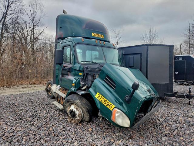  Salvage Freightliner Cascadia 1